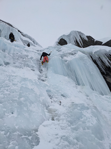 Initiation cascade de glace dans les Pyrénées